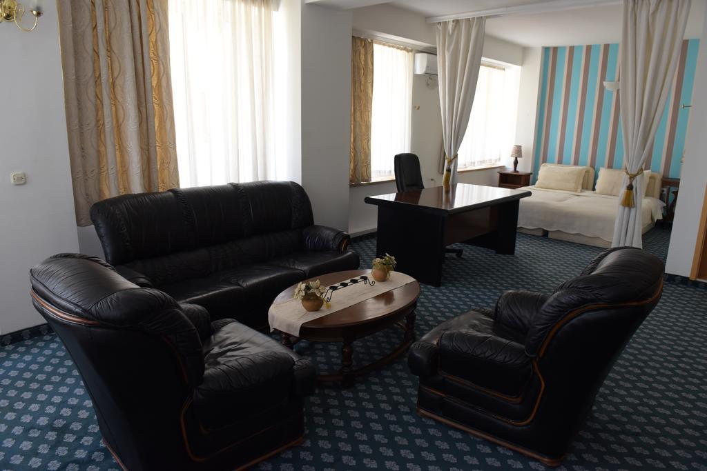 Hotel Residence Inn Skopje Exteriör bild