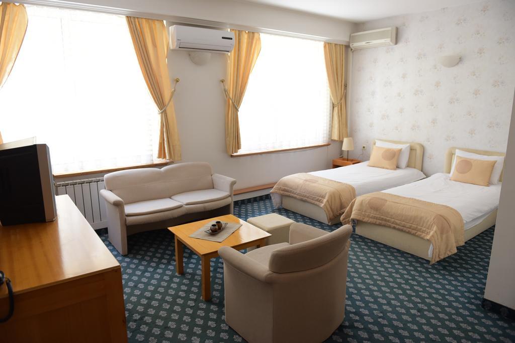 Hotel Residence Inn Skopje Exteriör bild