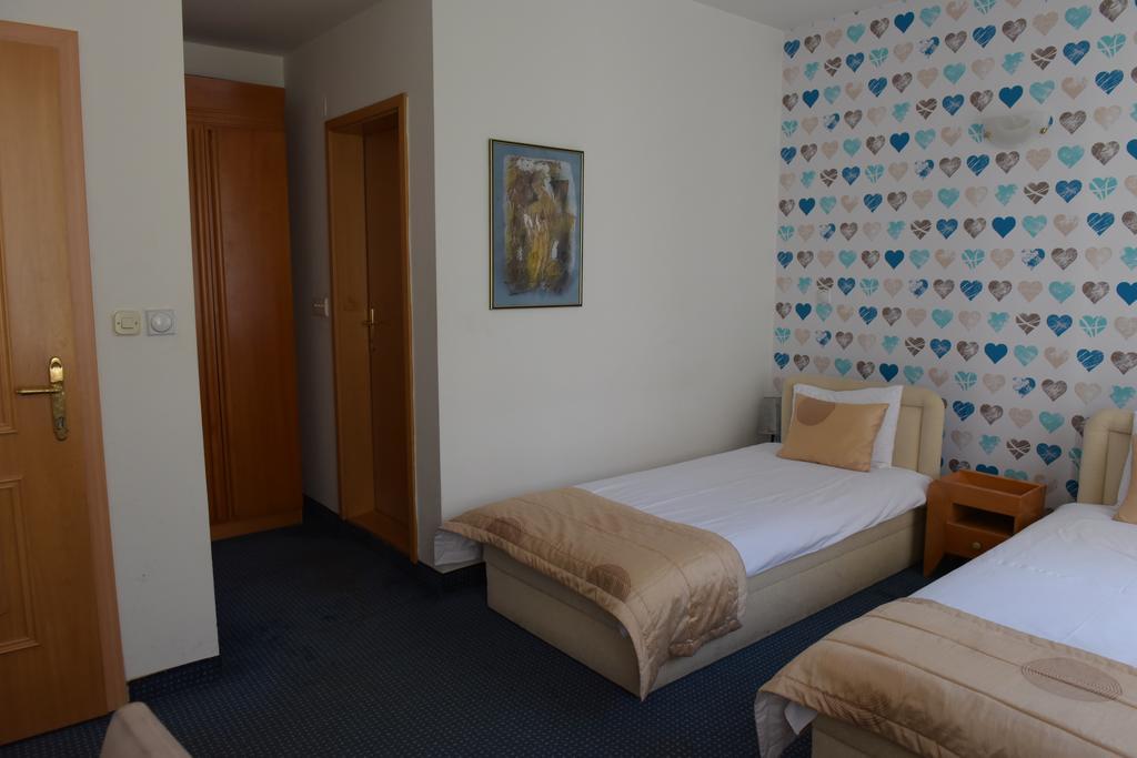 Hotel Residence Inn Skopje Exteriör bild